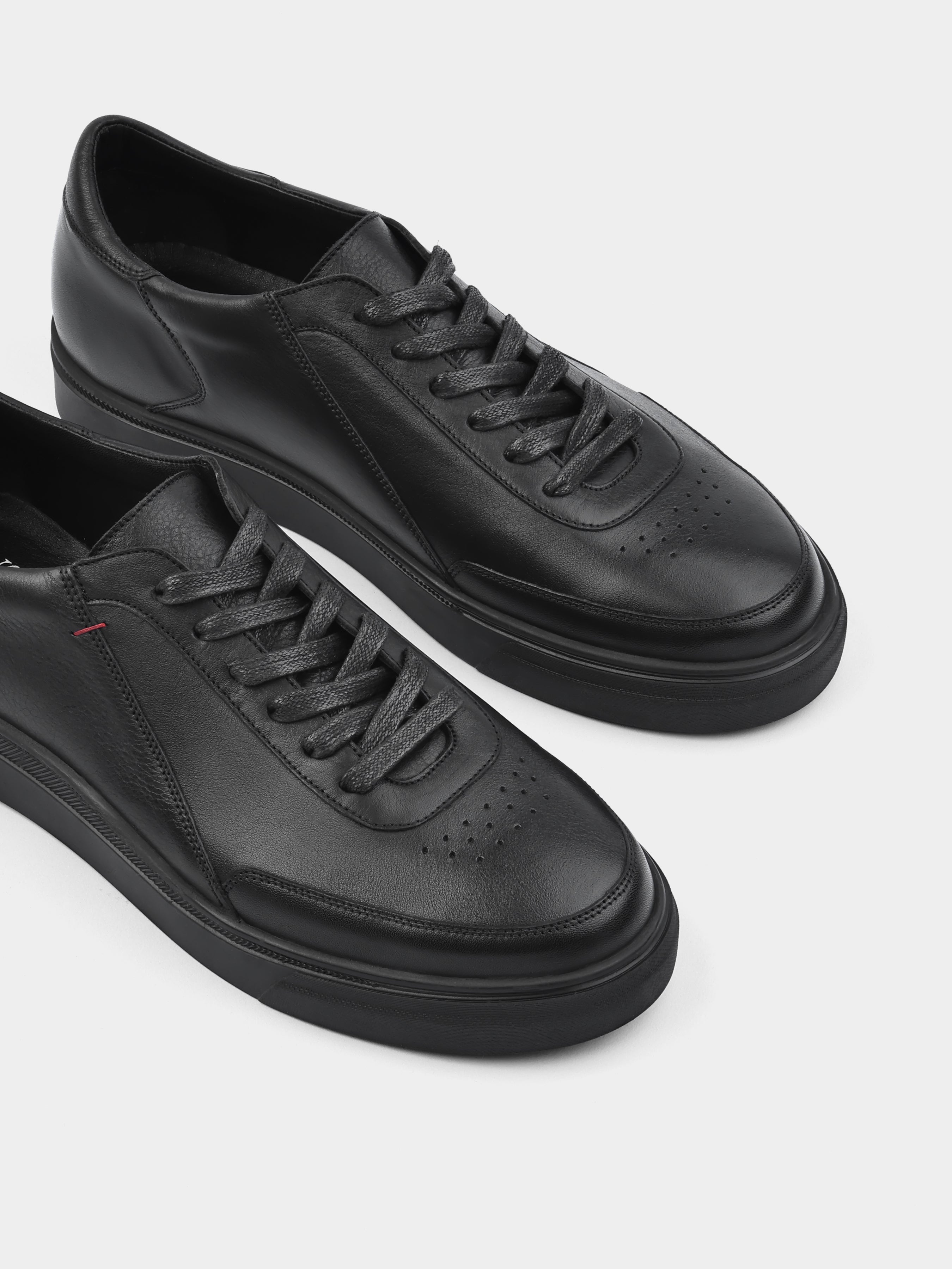 Apache Black Sneakers