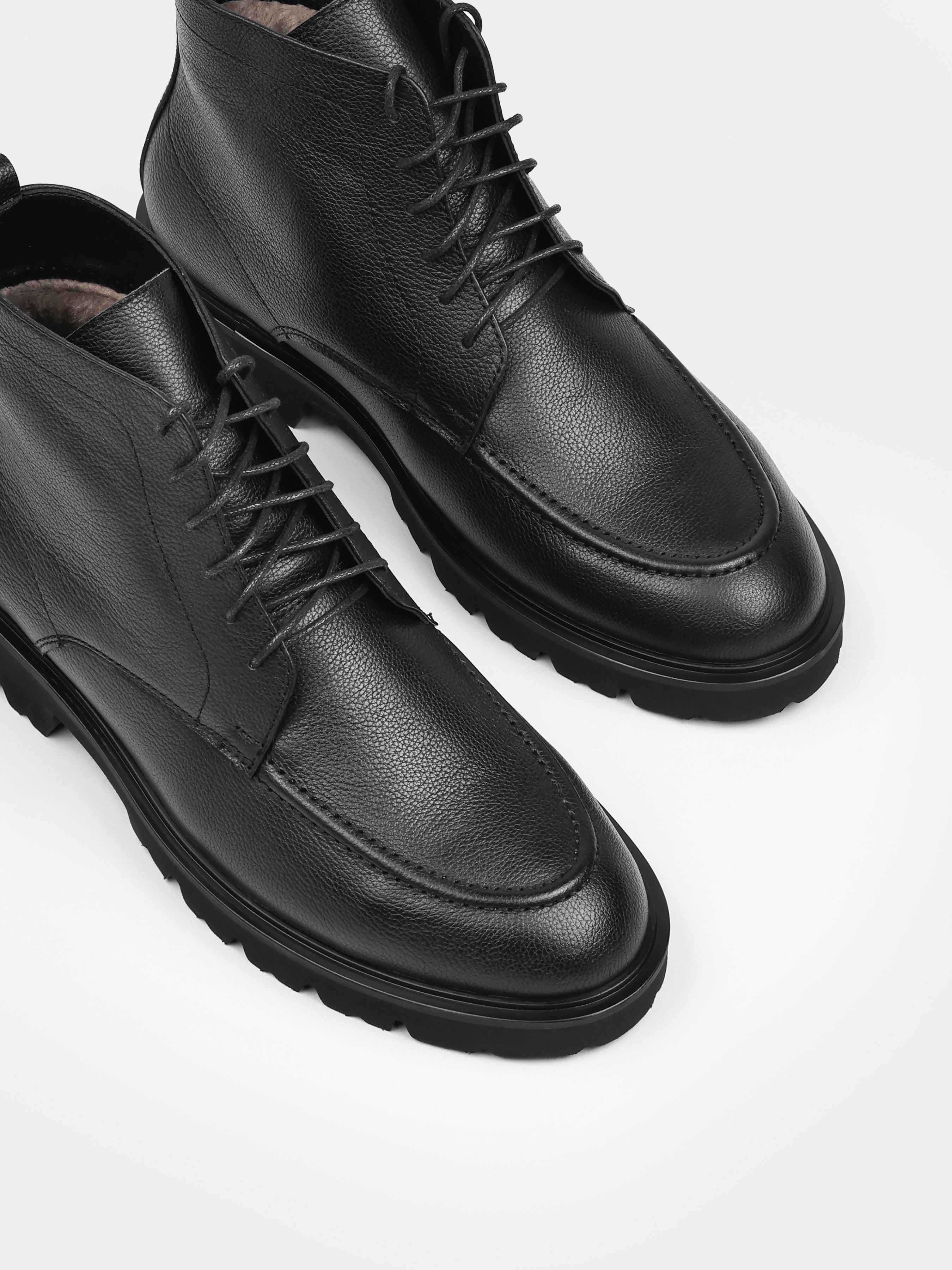 Boots, Modesto, Black, Men's shoes, natural leather upper and natural fur lining, diagonally view