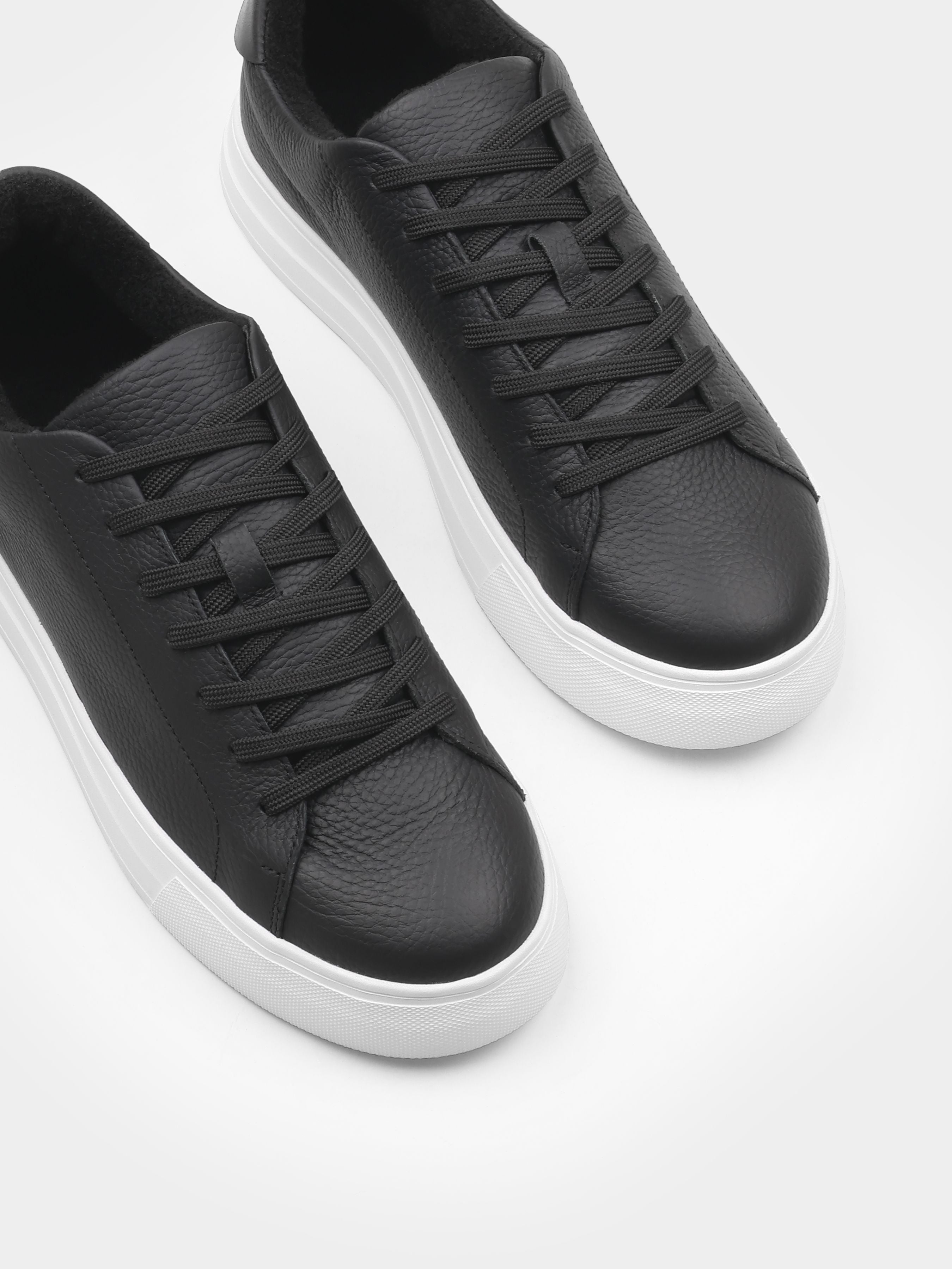 Sneakers, Cento, Black White, Men's shoes,natural leather upper and fleece lining, diagonally view